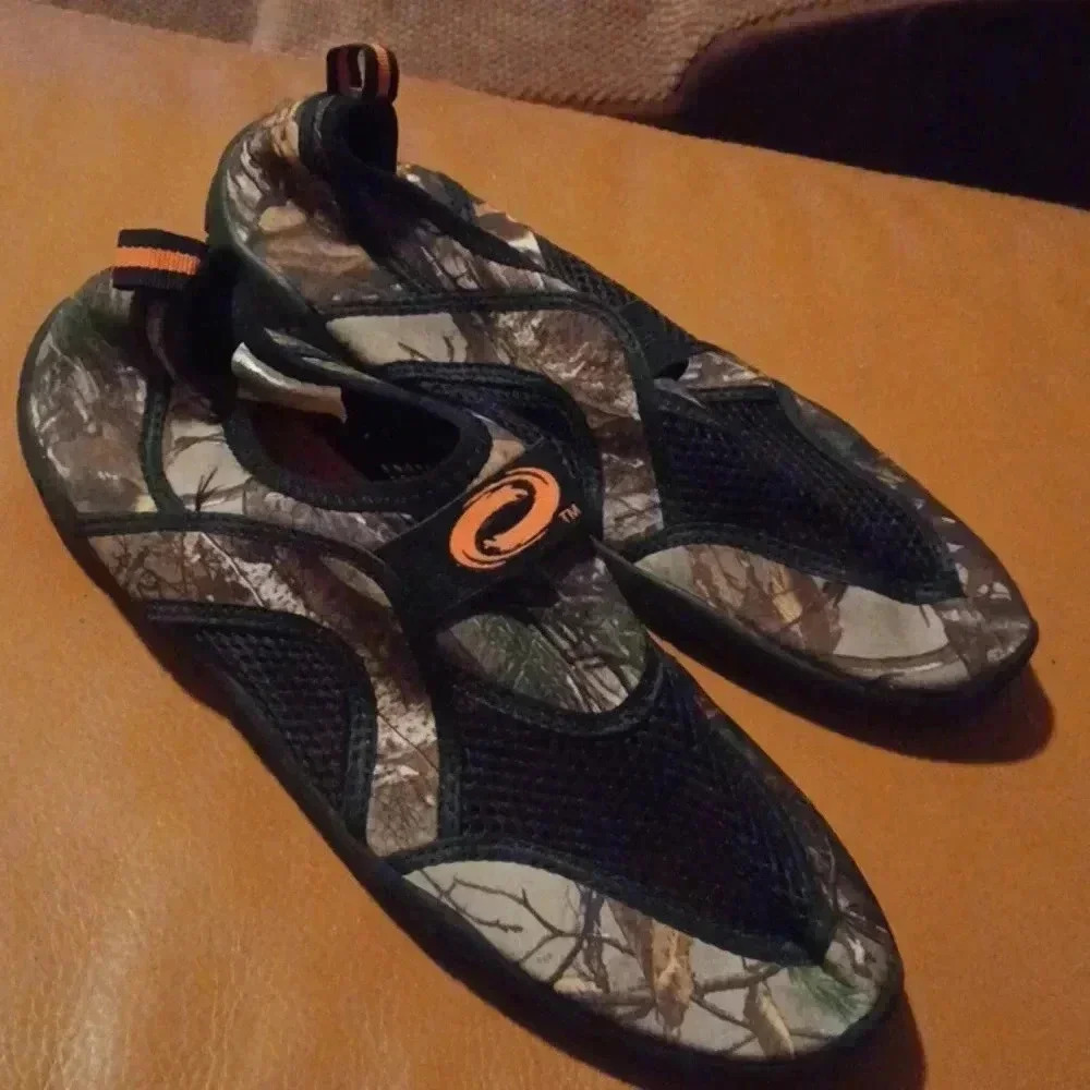 Men's water shoes